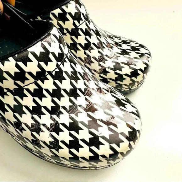 Sanita Houndstooth Black & White Patent Leather Clogs - Picture 6 of 8